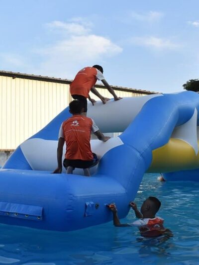 Obstacles aquatiques gonflables pour parcs aquatiques commerciaux — Archway 01