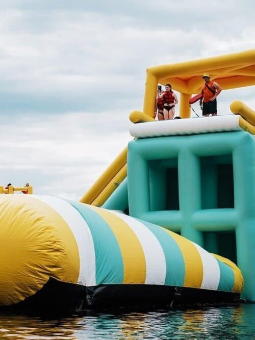 Blob gonflable géant : l’attraction ultime de parc aquatique