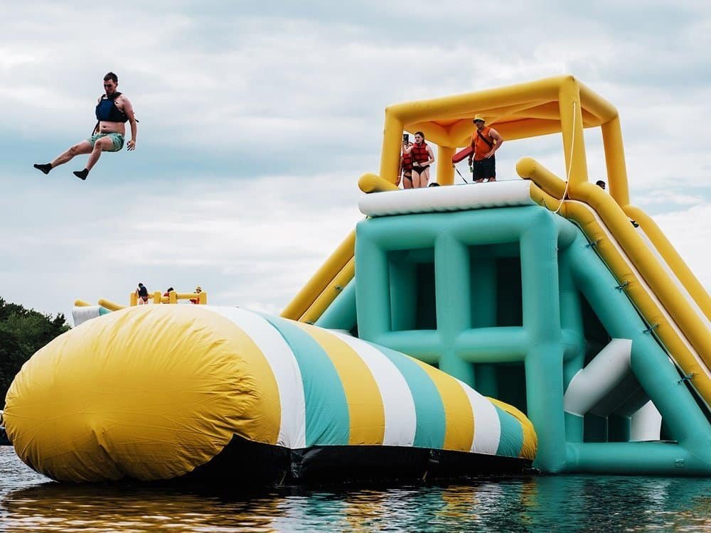 Blob gonflable géant : l’attraction ultime de parc aquatique