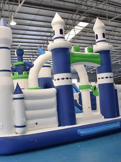 Aire de jeux flottante pour enfants sur le thème du château animalier à succès à vendre