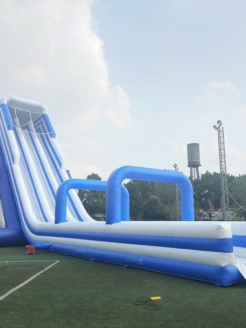 Toboggans gonflables géants terrestres Bouncia avec piscine à vendre