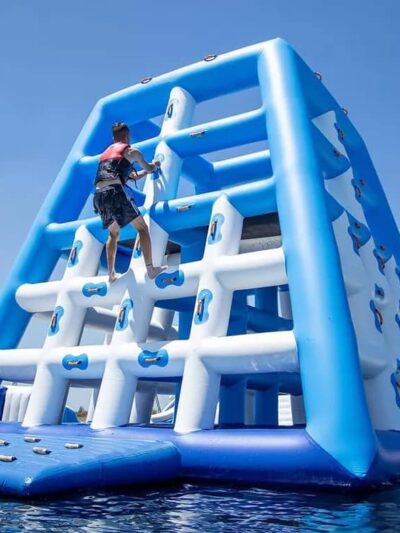 Tour d’escalade pyramidale – Grid Climb Tower