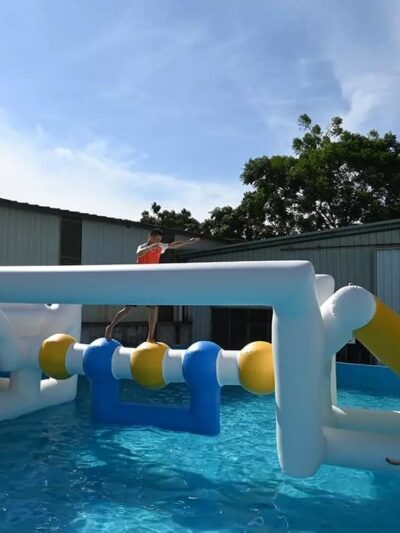Obstacle aquatique flottant pour défis d’équilibre – High Log Walk
