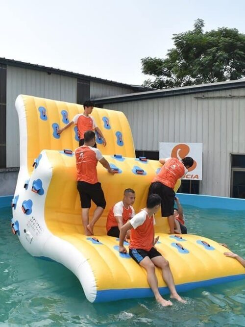 Structure gonflable pour eau libre durable à vendre — Totter Slide 01