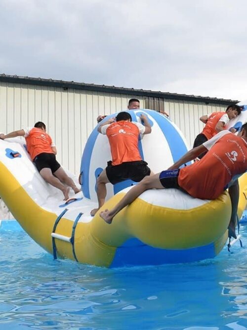 Structures gonflables de parc aquatique Bouncia pour défis d’équilibre