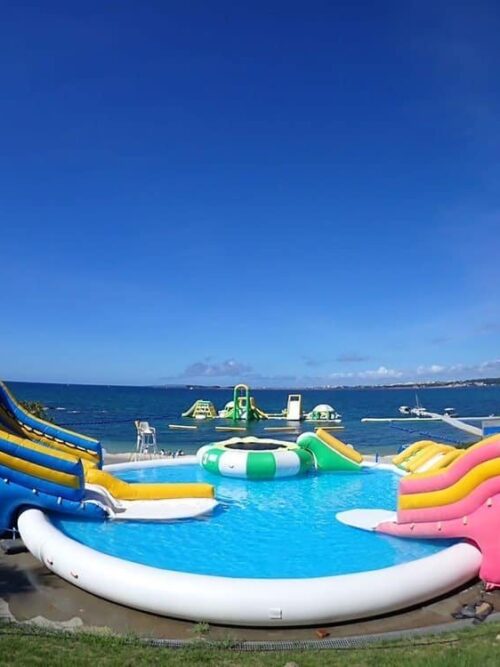 Parc aquatique portable commercial avec deux piscines et trois toboggans