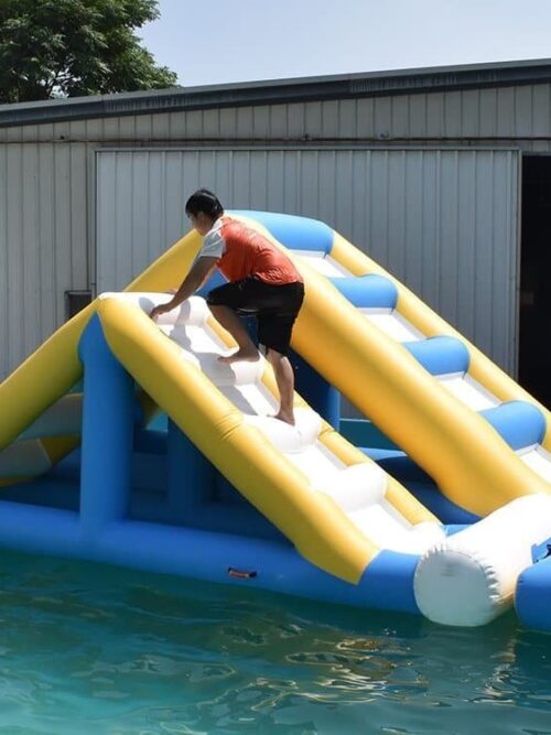 Parcours d’obstacles aquatique sûr et palpitant pour adultes