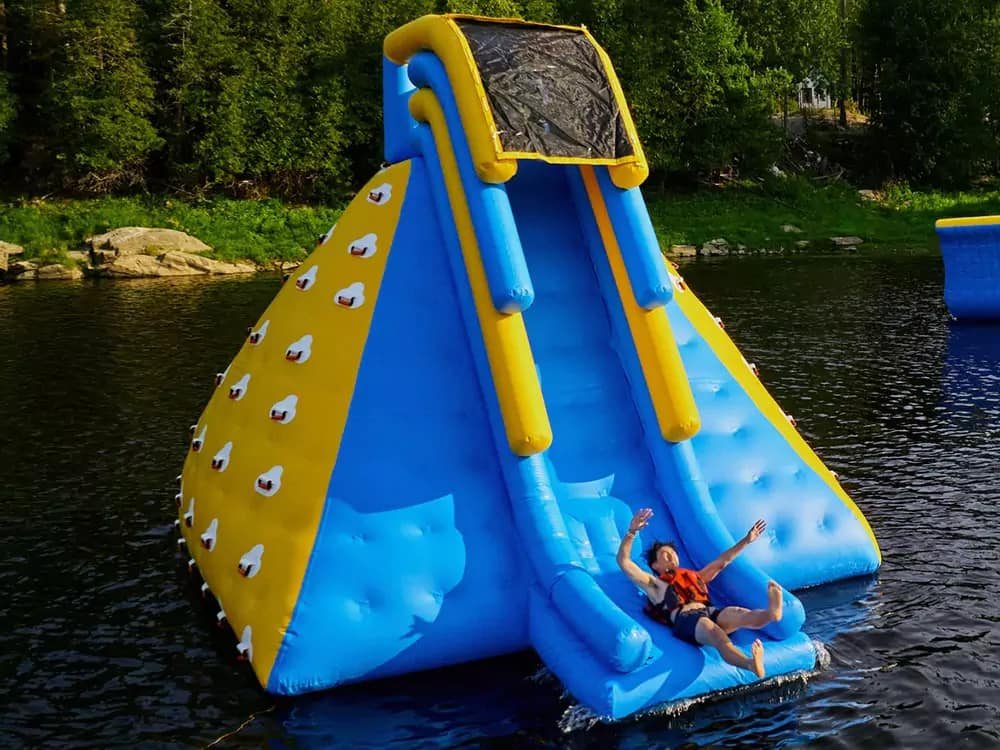 Iceberg gonflable commercial avec toboggan Bouncia