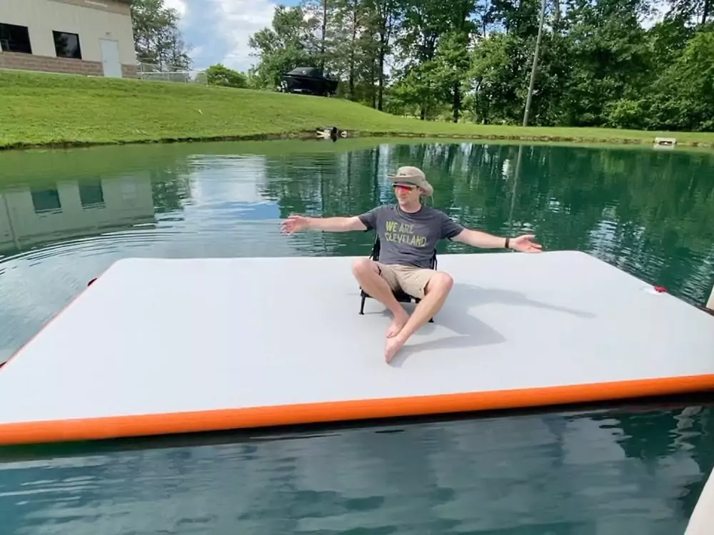 Plateforme gonflable pour yacht en matériau drop stitch