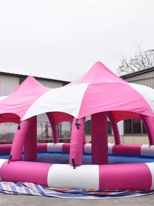 Grande piscine gonflable avec toit pour activités aquatiques à l’abri