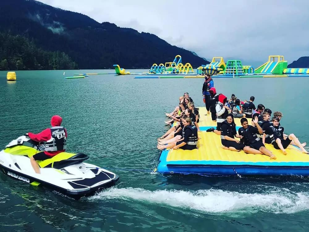 Plateforme aquatique gonflable