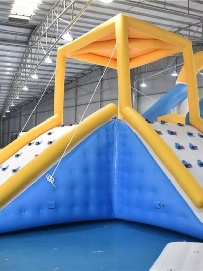 Jeux aquatiques flottants gonflables Bouncia – Swing tower 01